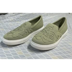 VIVAIA Classic Slip On Sneakers Matcha Green UNISEX size W 9.5 M 7.5 Comfort